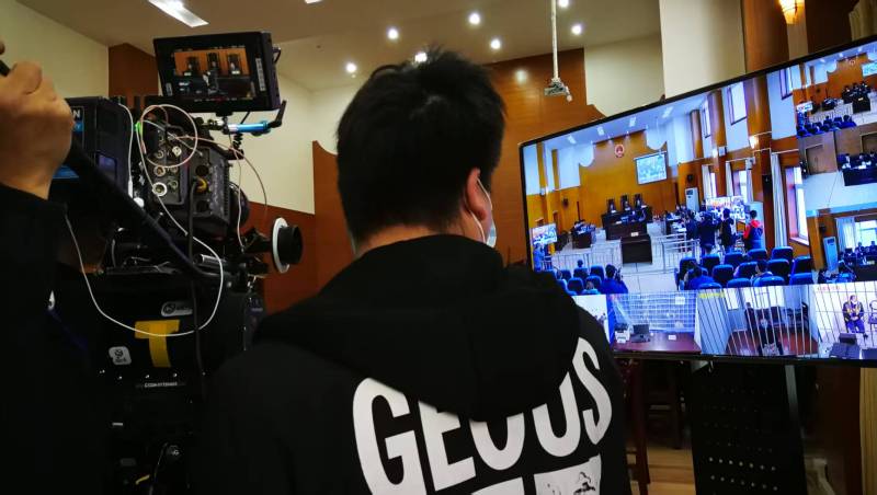 AI生成VS人工创意——细河区广告片拍摄公司的技术浪漫主义实践